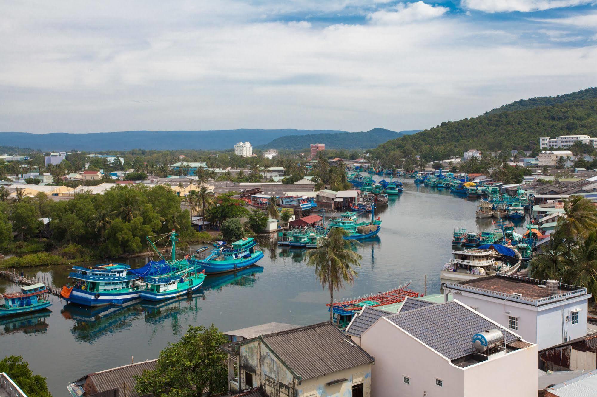 Blue Sky Phu Quoc Hotel Bagian luar foto